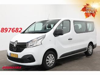 krockskadad bil bedrijf Renault Trafic Passenger 1.6 dCi Expression Energy 9-Pers. Airco 2017/10