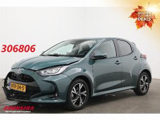 Damaged car Toyota Yaris 1.5 Hybrid 115 Dynamic LED ACC LRHZ SHZ Camera PDC 3.421 km! 2025/6