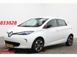 Vaurioauto  passenger cars Renault Zoé R90 Entry (ex Accu) Navi Clima Cruise Camera PDC 2017/5