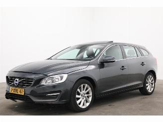 Auto incidentate Volvo V-60 1.6 D2 Momentum Schuifdak Navi Clima Cruise PDC AHK 2014/8