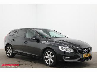 Volvo V-60 2.0 D4 Aut. Kinetic PremiumSound Leder Navi Clima Cruise PDC AHK picture 2