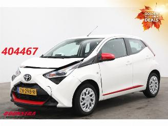 skadebil auto Toyota Aygo 1.0 VVT-i x-play Apple/Android Airo Cruise Camera 57.976 km! 2019/7