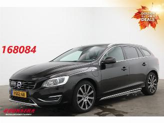 Auto incidentate Volvo V-60 2.4 D6 AWD Plug-In Sumum Schuifdak Navi Camera Leder SHZ AHK 2013/9