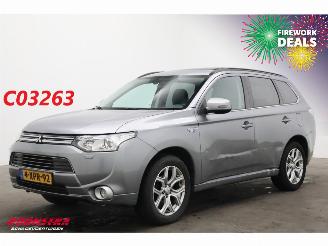 Unfallwagen Mitsubishi Outlander 2.0 PHEV Instyle Schuifdak Leder Navi Clima Cruise Camera SHZ AHK 2014/10