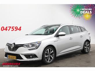 Vaurioauto  passenger cars Renault Mégane Estate 1.2 TCe Bose 2017/1