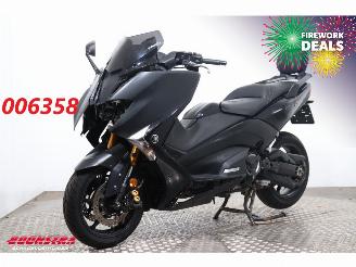 dañado motos Yamaha  T-Max 530 Black Max Akrapovic 2017/8