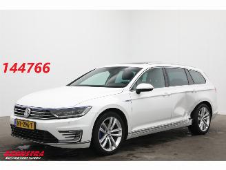 Coche accidentado Volkswagen Passat Variant 1.4 TSI GTE Highline LED ACC Pano ErgoComf. Leder SHZ AHK 2015/12