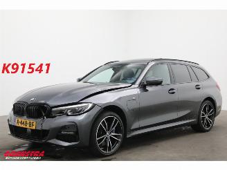 skadebil auto BMW 3-serie Touring 330e M-Sport Pano LED ACC H/K HUD Memory Camera 55.315 km! 2021/2
