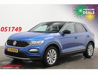 Voiture accidenté Volkswagen T-Roc 1.5 TSI Sport LED ACC Navi Clima SHZ LRHZ 2019/12