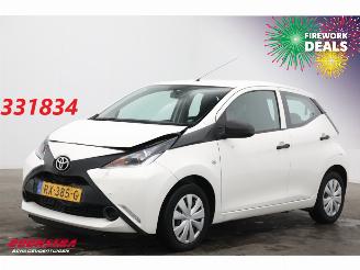 krockskadad bil auto Toyota Aygo 1.0 VVT-i x-fun Airco Bluetooth Cruise 80.608 km! 2018/2