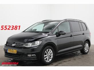 krockskadad bil bedrijf Volkswagen Touran 1.6 TDI VAN Navi Clima Cruise SHZ PDC AHK 143.757 km! 2017/10
