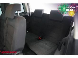 Volkswagen Touran 2.0 TDI 140 PK 7-Pers. Clima Cruise SHZ PDC AHK picture 12