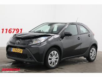 krockskadad bil auto Toyota Aygo 1.0 VVT-i MT Play ACC Bluetooth Airco Camera 2023/6