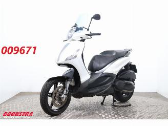 krockskadad bil motor Piaggio Beverly 350 Beverly 350 Sport ABS LED 2017/9