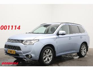 Unfallwagen Mitsubishi Outlander 2.0 PHEV 4WD Instyle+ ACC Schuifdak Leder Camera SHZ AHK 2013/11