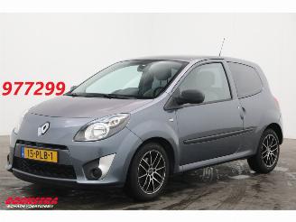 damaged passenger cars Renault Twingo 1.2-16V Authentique Airco 163.595 km! 2011/2