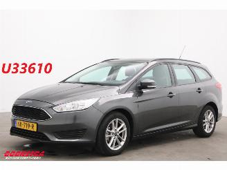 krockskadad bil auto Ford Focus 1.0 Trend Navi Airco Cruise PDC 2017/2