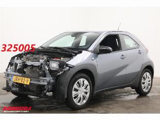 krockskadad bil auto Toyota Aygo 1.0 VVT-i MT Play Apple/Android ACC Airco Camera 9.446 km! 2025/8