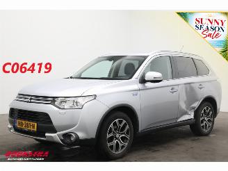 Unfallwagen Mitsubishi Outlander 2.0 PHEV Executive Edition X-Line Navi Clima Cruise Camera AHK 2015/10
