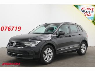Damaged car Volkswagen Tiguan 2.0 TSI DSG 4Motion Pano Schuif/kantel ACC Clima Navi SHZ Apple/Android Camera PDC 2023/7