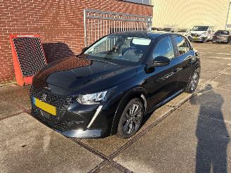 Damaged car Peugeot 208  2020/12