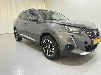 Damaged car Peugeot 2008 1.2 PureTech Allure Automaat 2020/8