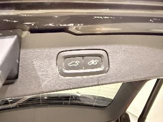 Volvo V-60 2.0 T8 Recharge PHEV R Design AWD picture 32