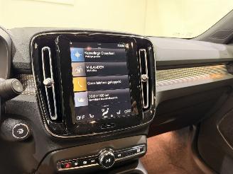 Volvo XC40 T2 Plus Dark Aut8 picture 31