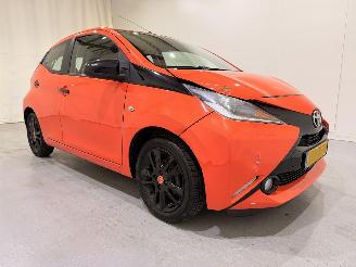 krockskadad bil auto Toyota Aygo HB 1.0 VVT-i x-cite Navi/Airco 2014/10