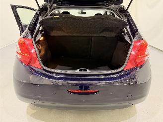 Peugeot 208 HB 1.2 Allure Navi/Clima picture 18