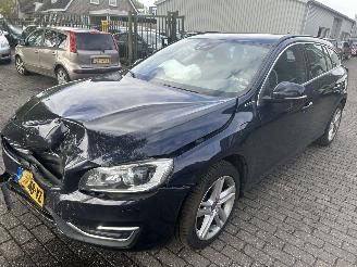 Damaged car Volvo V-60 2.4  D5 Twin Engine AWD  Automaat 2018/4