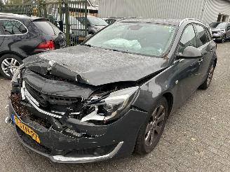 damaged passenger cars Opel Insignia Sports Tourer 2.0 CDTI 2014/1