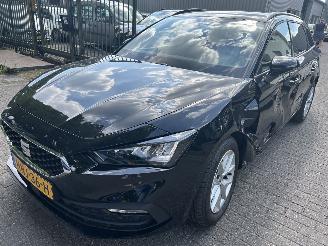 Unfallwagen Seat Leon SportsTourer  1.5 Hybird Automaat  ( 1283 KM ) 2025/5