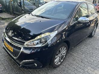 Coche accidentado Peugeot 208 1.2 Puretech  Allure 2015/10