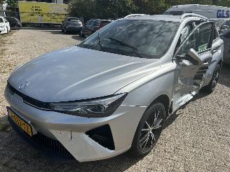 skadebil auto MG MG5 Luxury Long Range  115 kW  automaat 2024/2