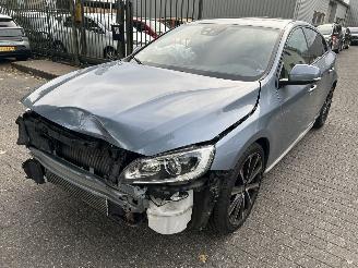 Damaged car Volvo S-60 2.0    ( Schuifdak,Leer )  108845 KM 2017/11