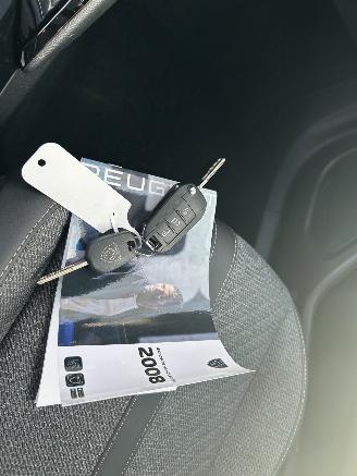 Peugeot 2008 1.2 PureTech  Allure picture 14