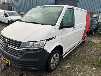 skadebil bedrijf Volkswagen Transporter 2.0 TDI 2023/2