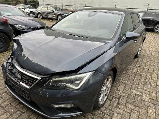 skadebil auto Seat Leon 2.0 TDI  Automaat FR uitvoerring  5 Drs Panoramadak 2019/2