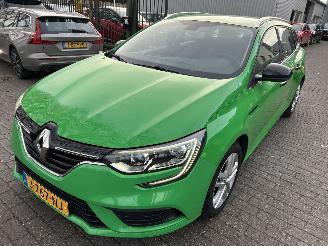 damaged passenger cars Renault Mégane 1.5 DCI  Stationcar 2020/9