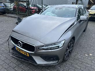 damaged passenger cars Volvo V-60 2.0 Hybride B3 Automaat Business Pro 2020/10