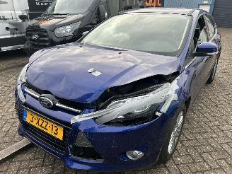 Schadeauto Ford Focus 1.0 EcoBoost  HB    ( 68750 Km ) 2014/11