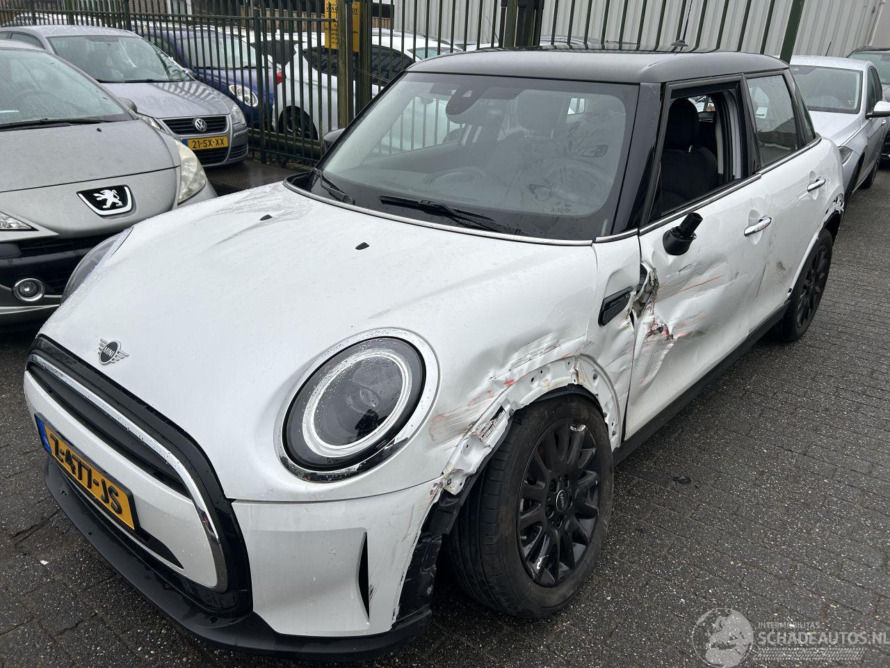 Mini Cooper Camden 1.5 Automaat    ( 7085 KM )