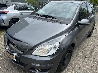 Vaurioauto  passenger cars Mercedes B-klasse 180 2010/11