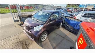 Coche siniestrado Toyota iQ  2011