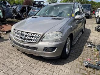 Dezmembrări autoturisme Mercedes ML ML II (164/4JG), SUV, 2005 / 2011 3.0 ML-320 CDI 4-Matic V6 24V 2006/3