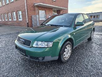 Salvage car Audi A4 2.0 Groen LZ6R Onderdelen ALT Motor 2002/7