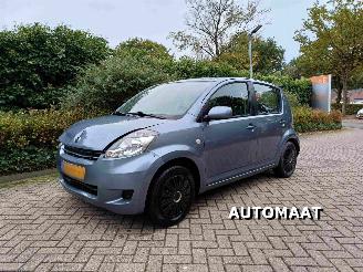 skadebil auto Daihatsu Sirion 2          1.3-16V Exclusive automaat 2010/12