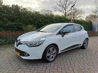 Vaurioauto  passenger cars Renault Clio 1.5 dCi ECO Night&Day 2015/12