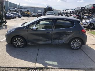  Peugeot 208 12i 60kW Allure NAVI 2016/6
